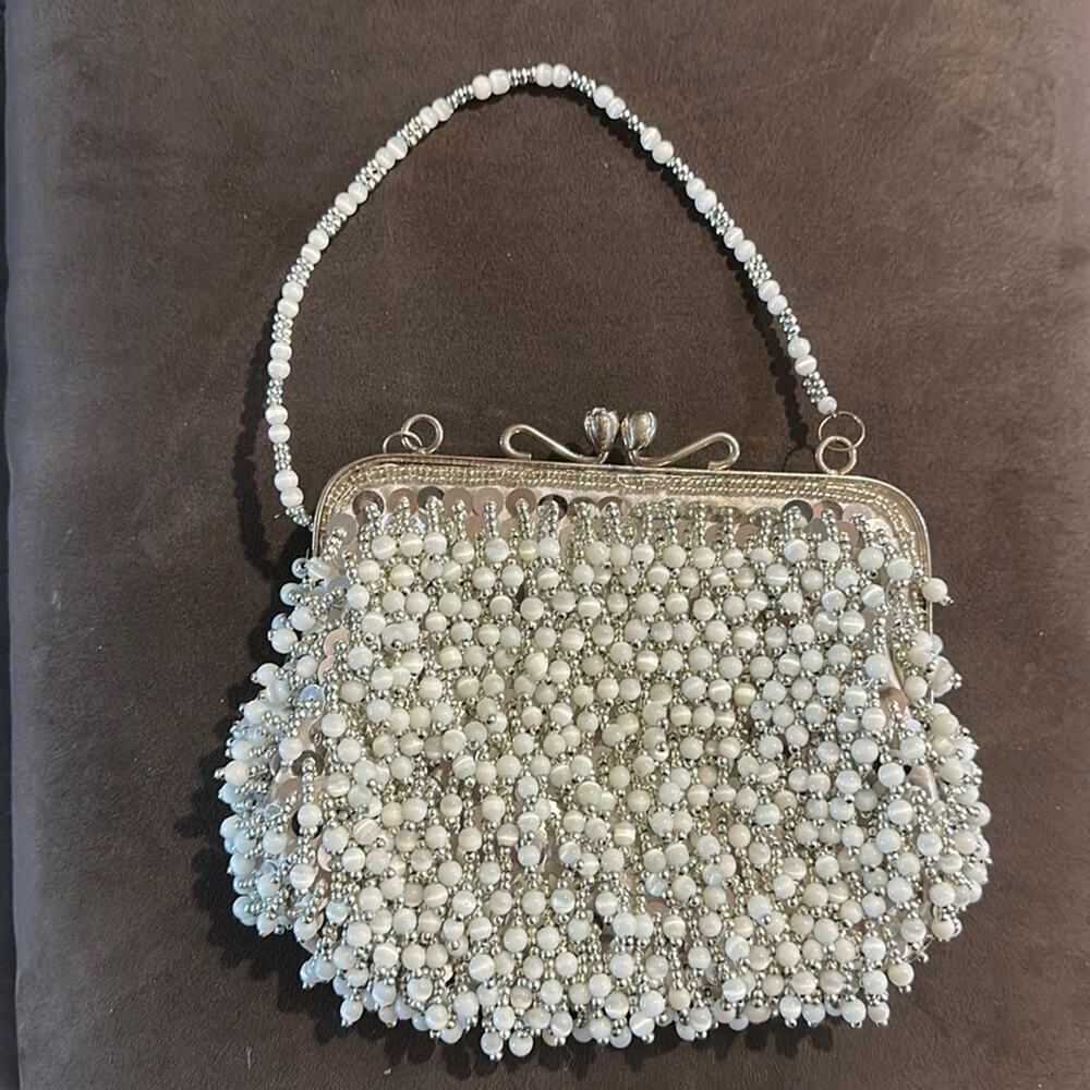 White Beaded handbag clutch, with crossbody shoulder‎ chain